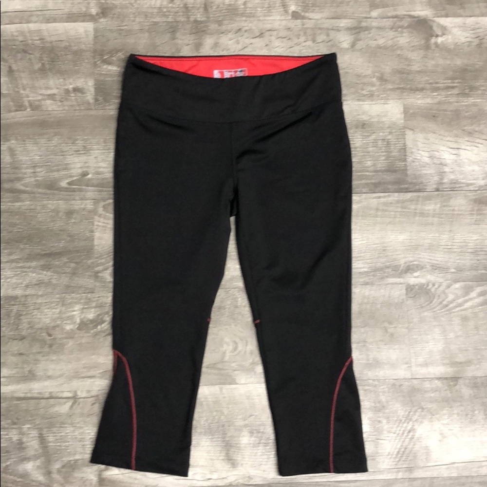New Balance Medium Black/White Workout Capris